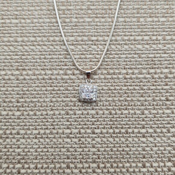 18 Inch Sterling Silver Square Cubic Zirconia Pendant Necklace A4786 - Picture 4 of 8